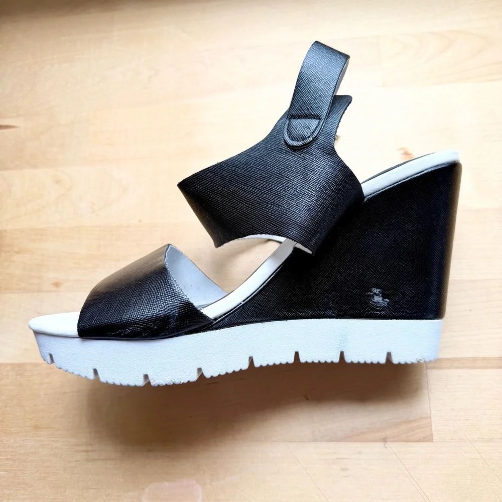 Juicy Couture Trish Black White Platform Wedge Sandals Women Size 7.5 Y2K Note